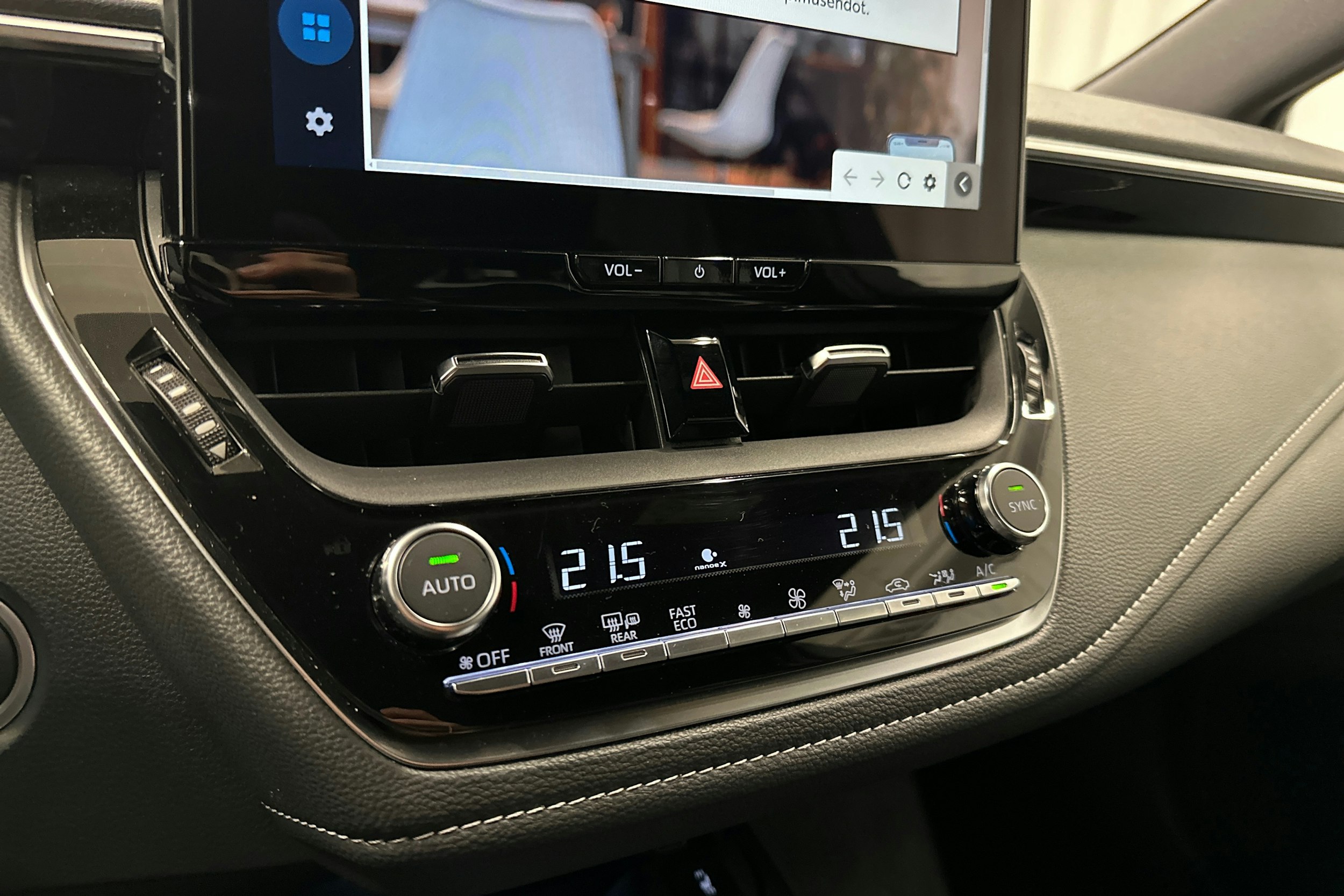 vihreä Toyota Corolla 2024 kuva 20.
