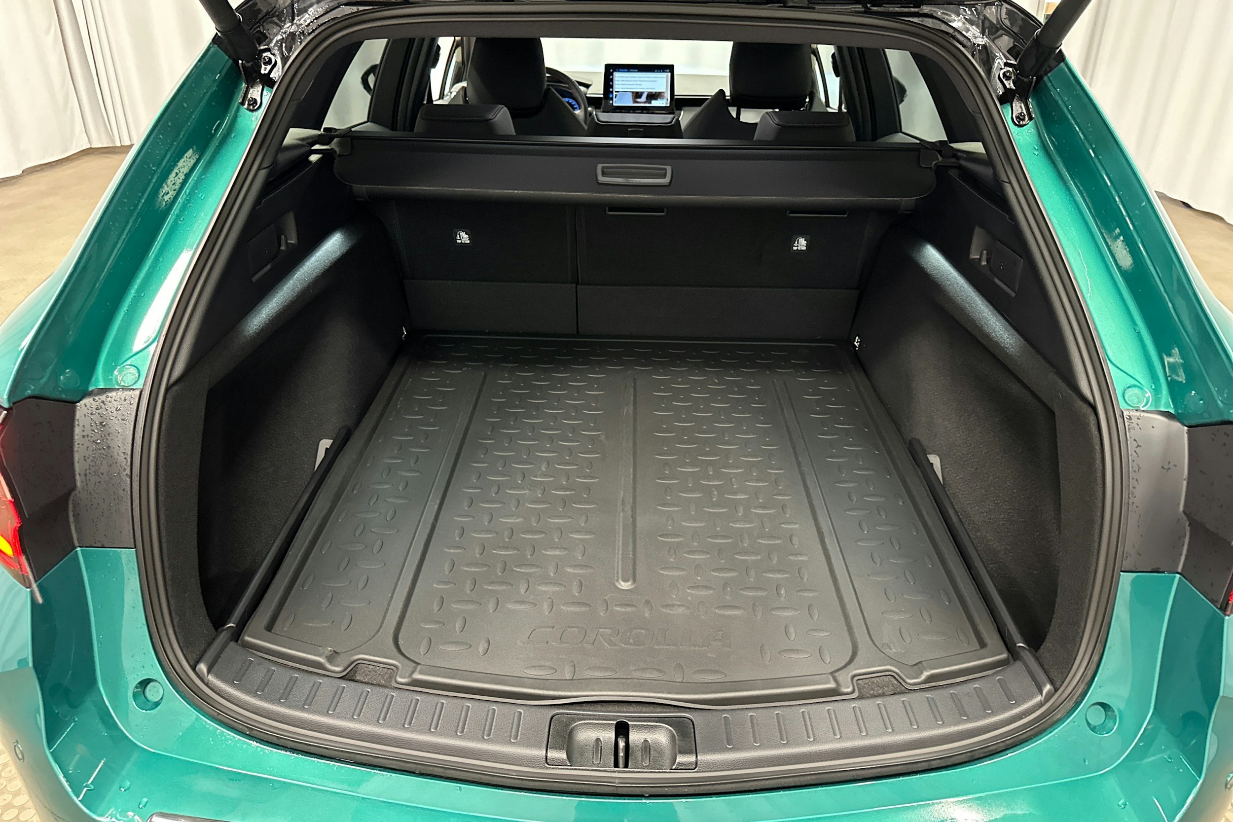 vihreä Toyota Corolla 2024 kuva 23.