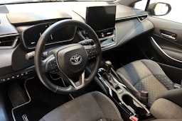 musta Toyota Corolla 2024 kuva 7.