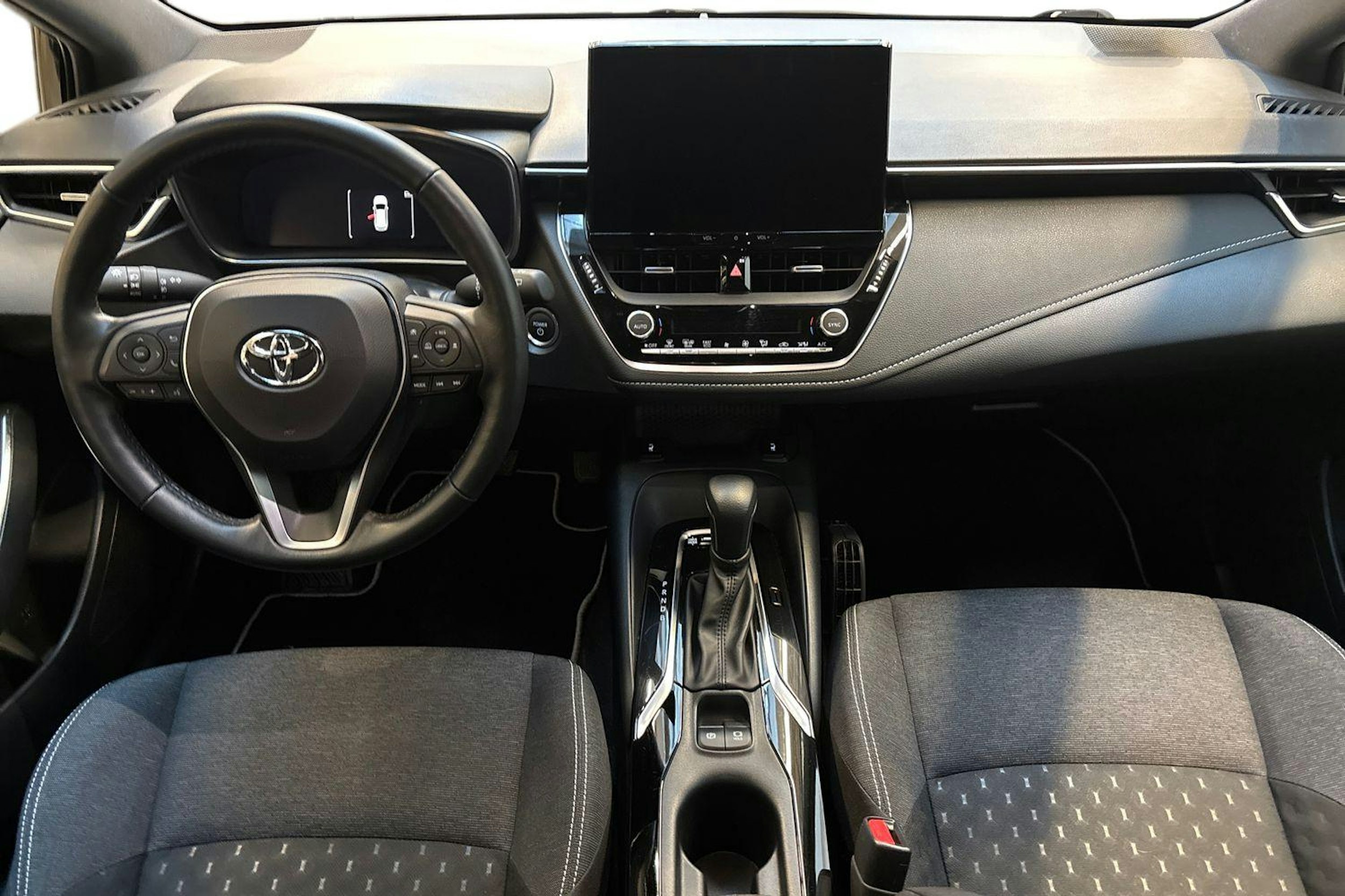 musta Toyota Corolla 2024 kuva 9.