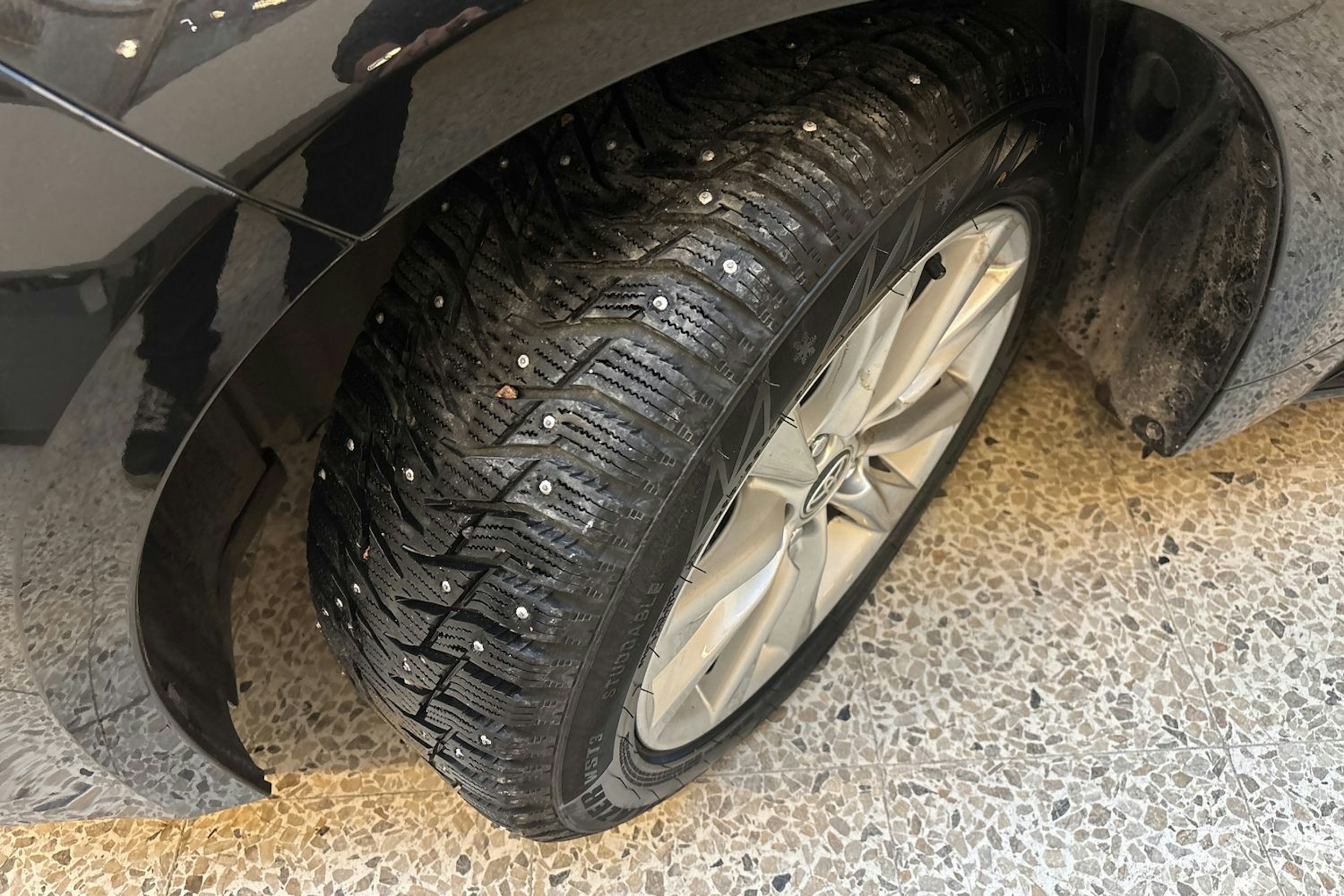 musta Toyota Corolla 2024 kuva 13.