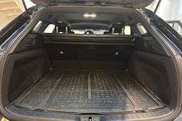 musta Toyota Corolla 2024 kuva 15.