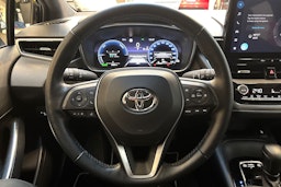 musta Toyota Corolla 2024 kuva 17.