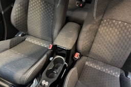 musta Toyota Corolla 2024 kuva 23.