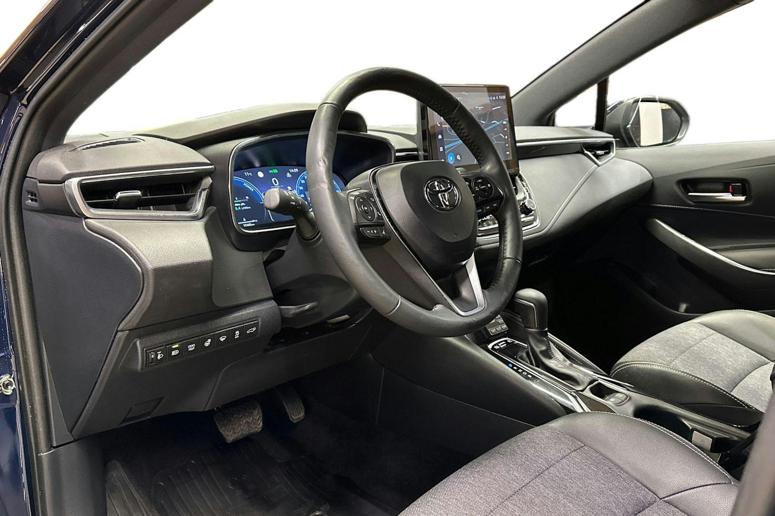 sininen Toyota Corolla 2024 kuva 7.