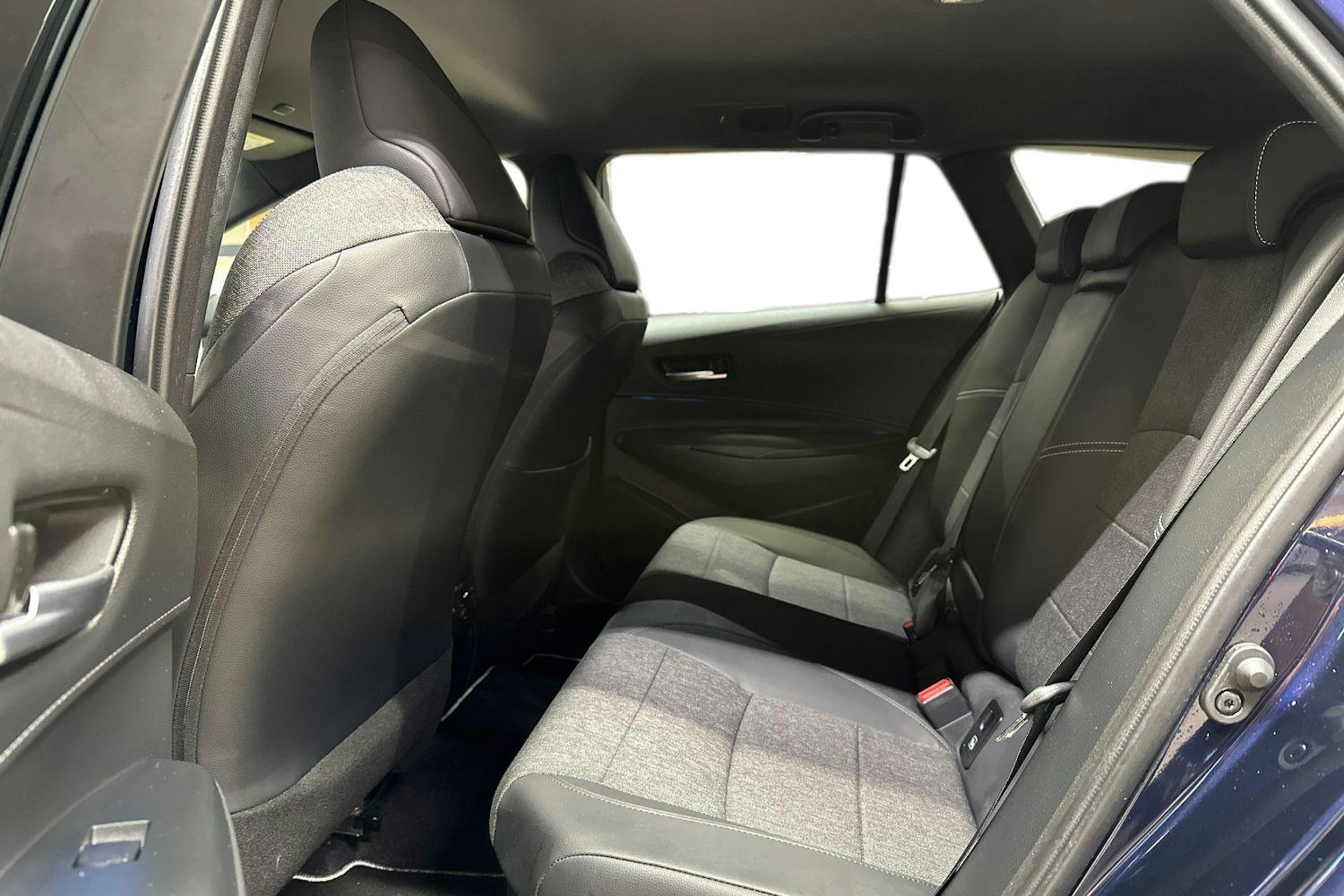 sininen Toyota Corolla 2024 kuva 10.