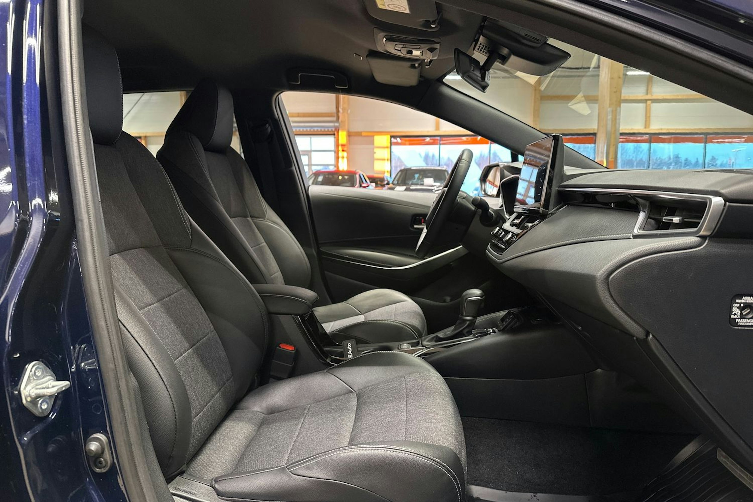 sininen Toyota Corolla 2024 kuva 14.