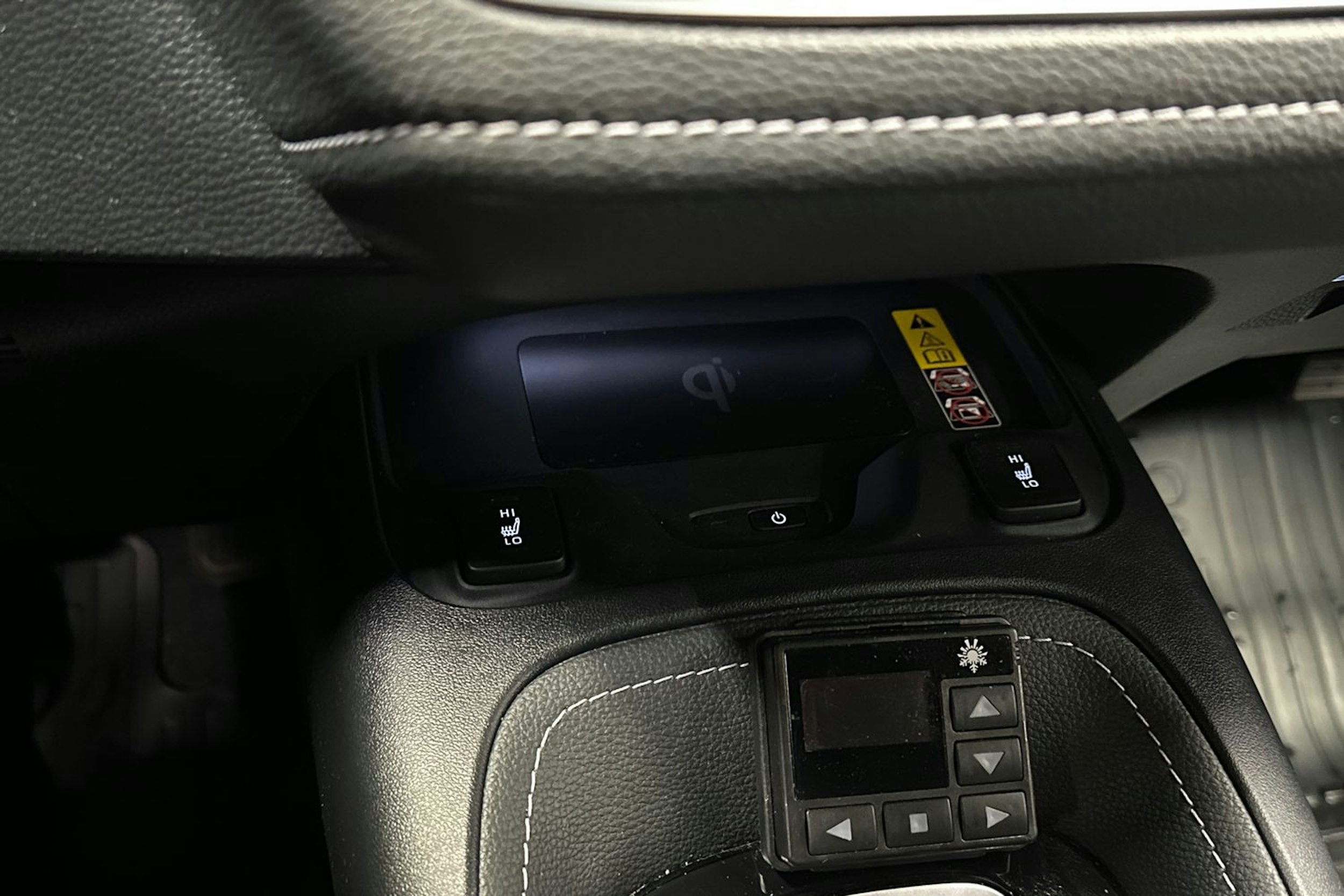 sininen Toyota Corolla 2024 kuva 18.