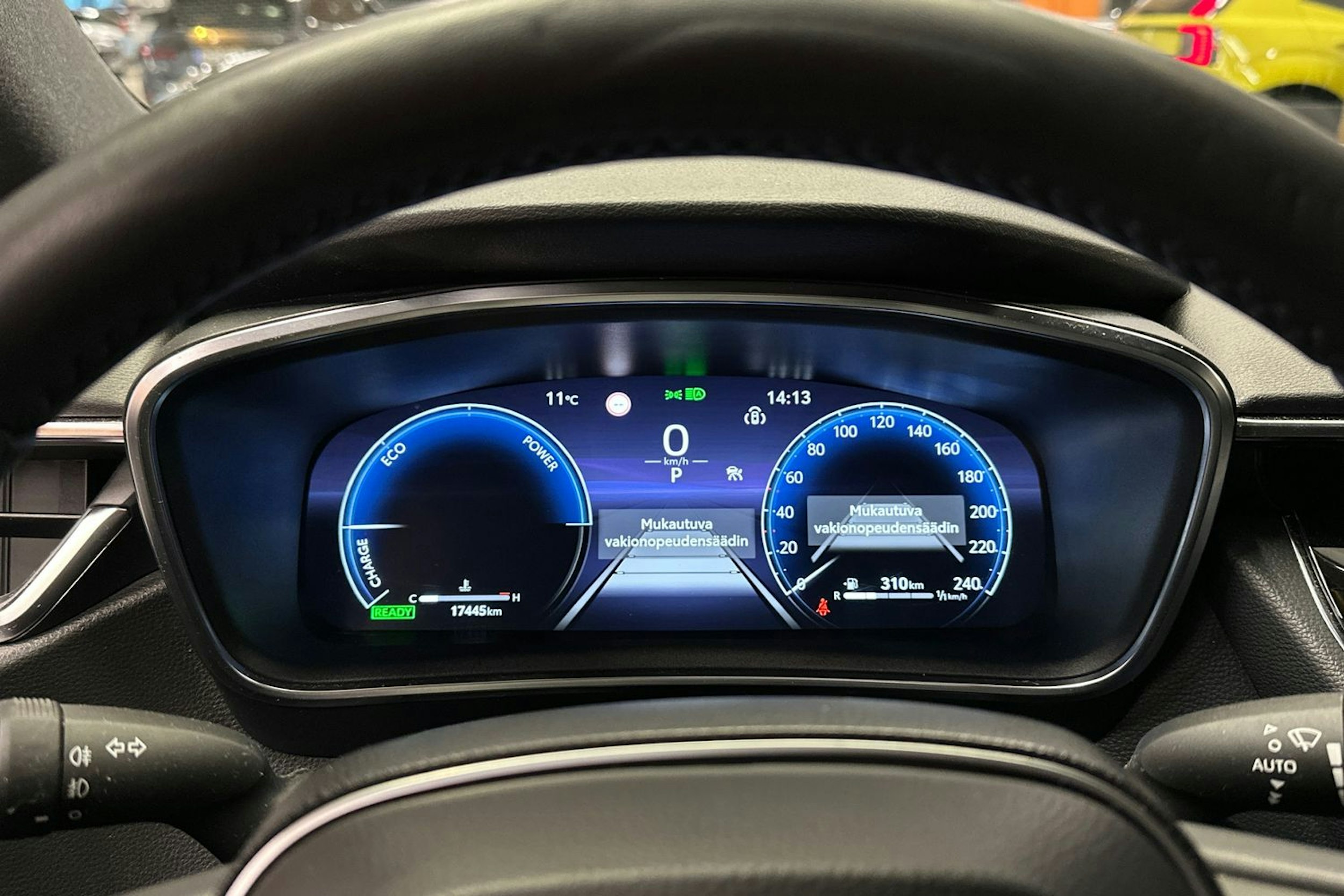 sininen Toyota Corolla 2024 kuva 19.