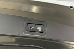 sininen Toyota Corolla 2024 kuva 24.