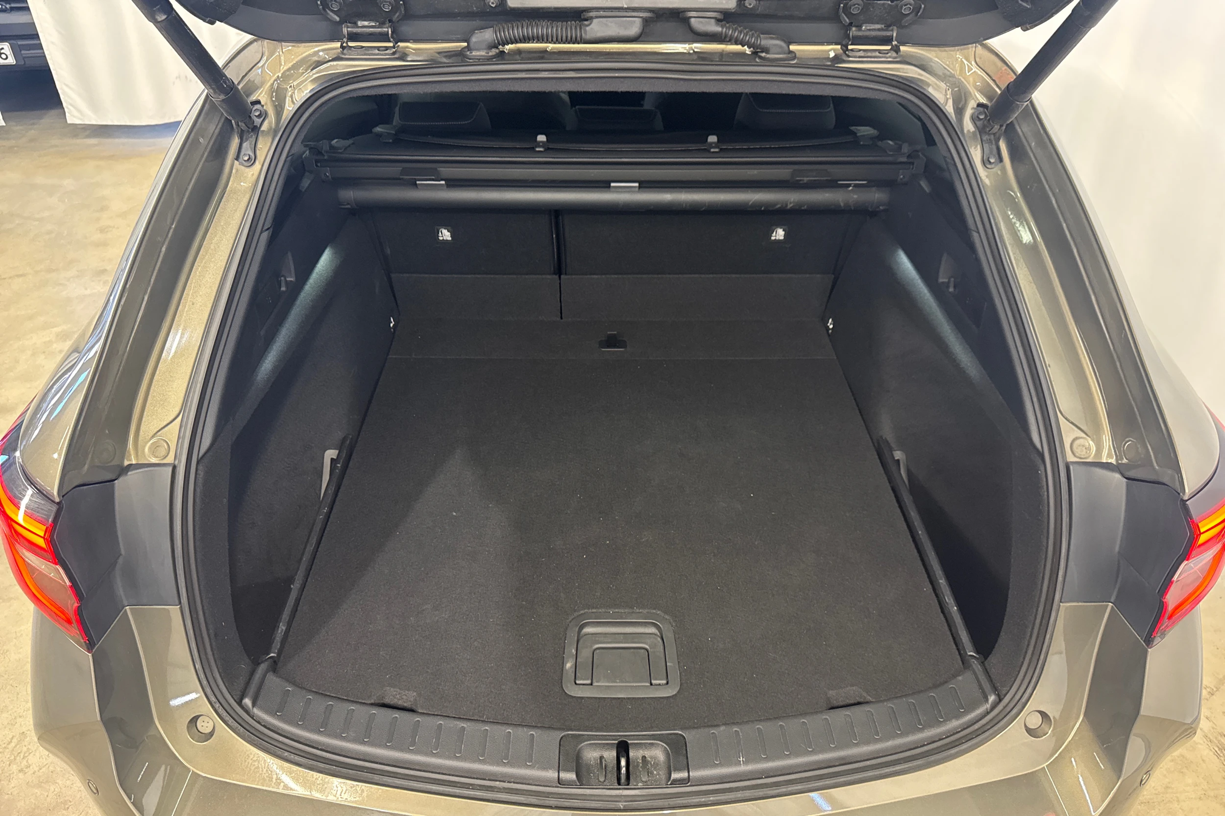 ruskea (beige) Toyota Corolla 2024 kuva 27.