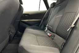 valkoinen Toyota Corolla 2024 kuva 10.