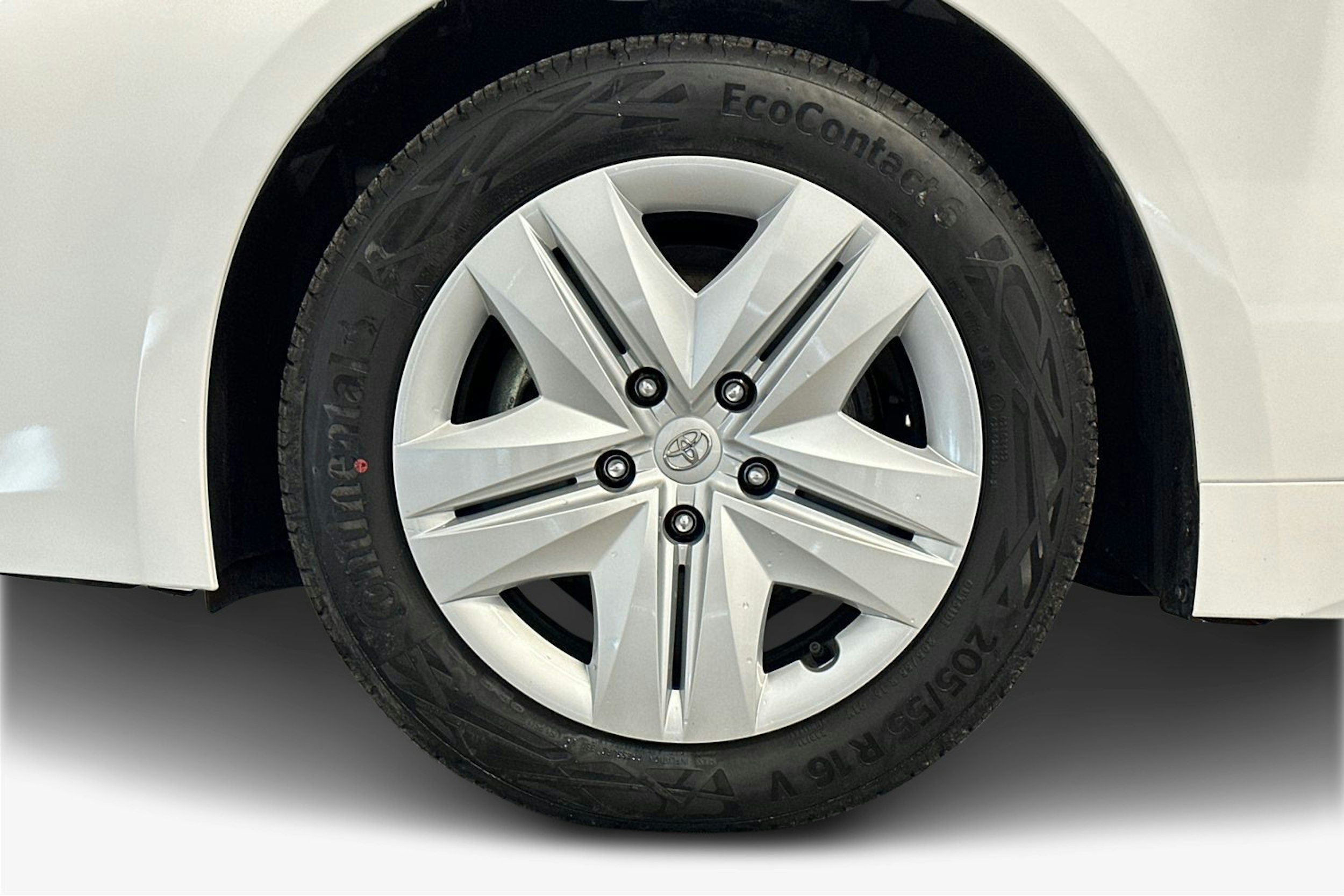 valkoinen Toyota Corolla 2024 kuva 11.
