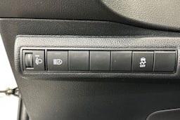 valkoinen Toyota Corolla 2024 kuva 17.