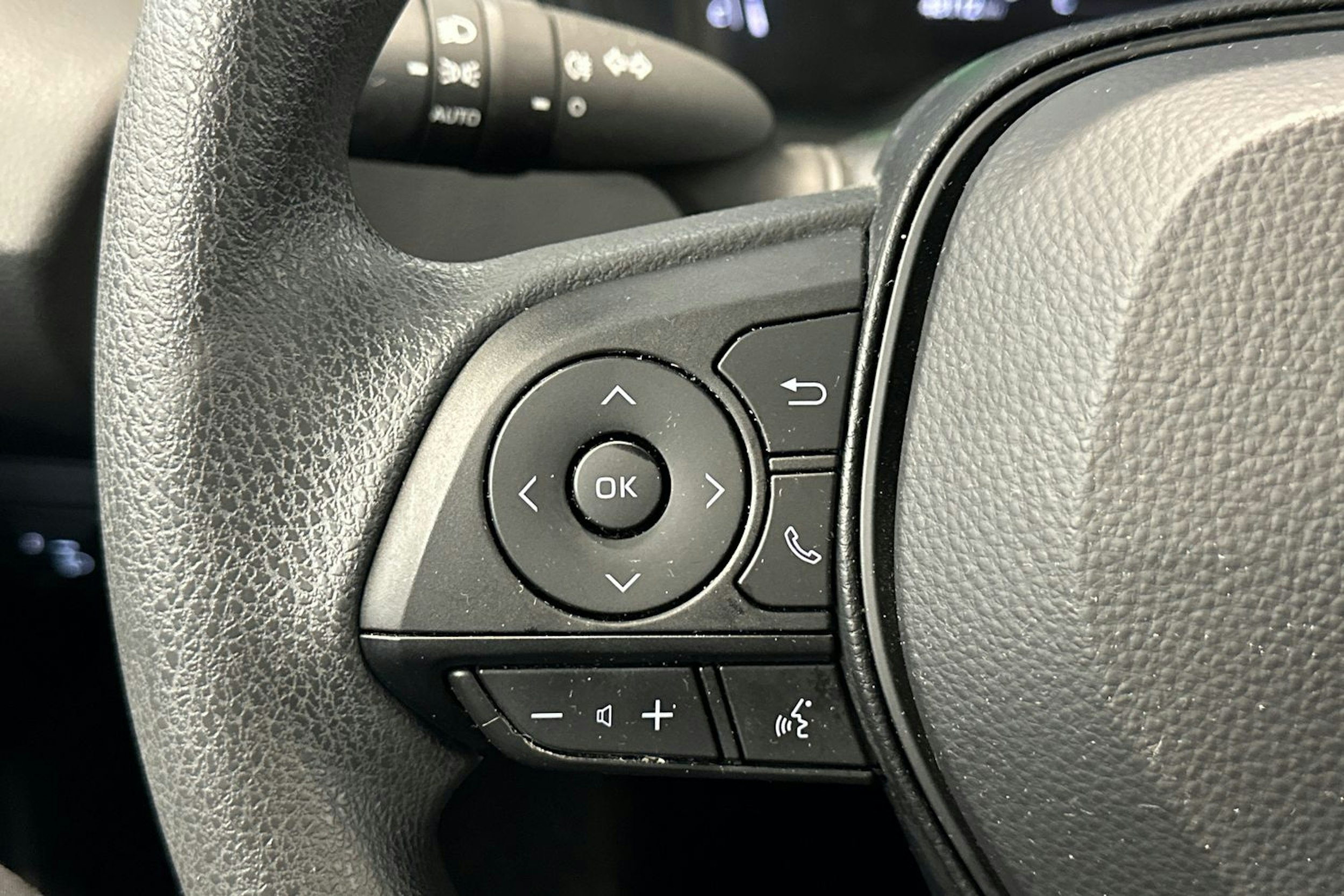 valkoinen Toyota Corolla 2024 kuva 18.
