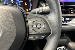 valkoinen Toyota Corolla 2024 kuva 19.