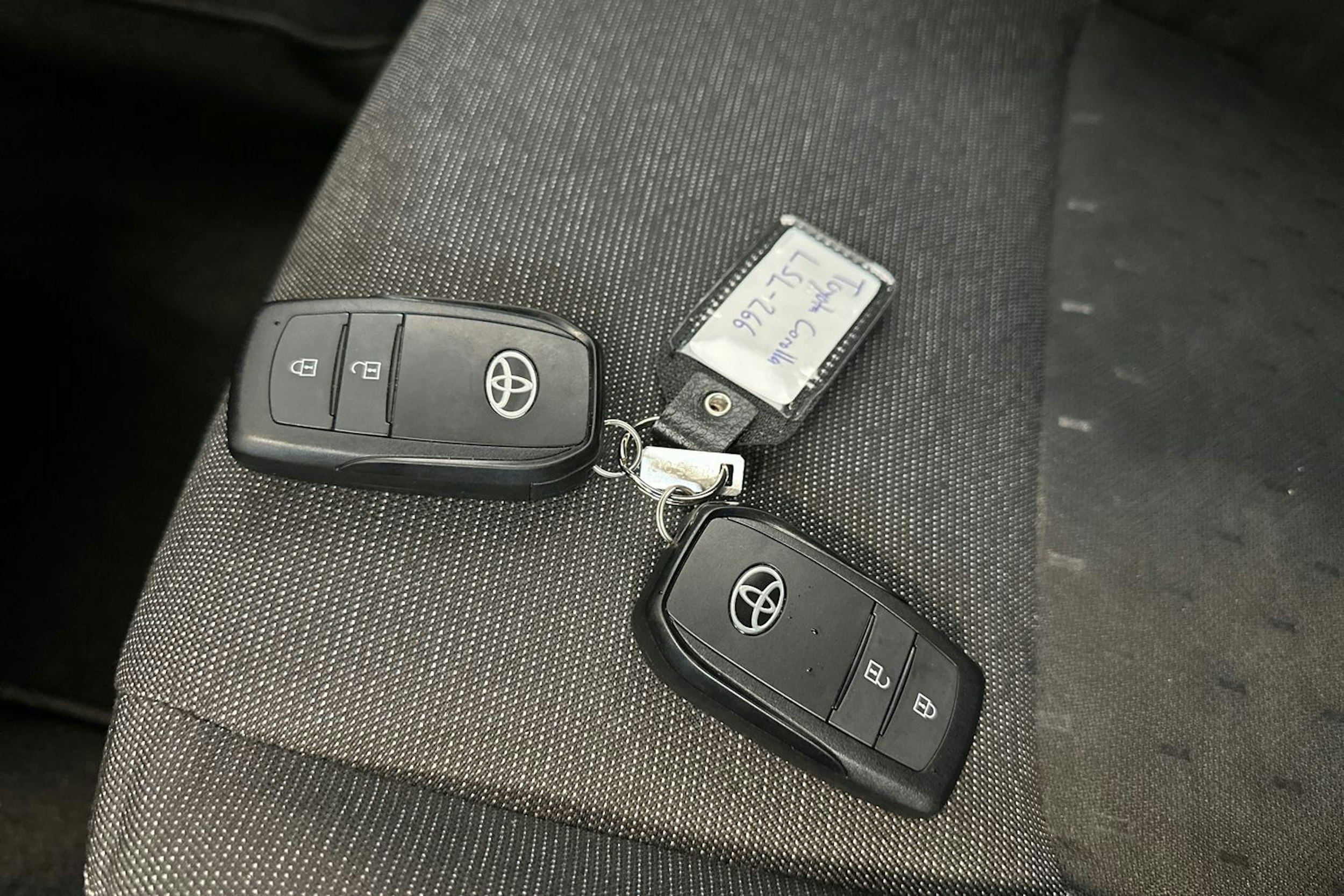 valkoinen Toyota Corolla 2024 kuva 24.