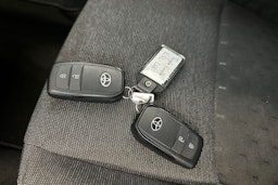 valkoinen Toyota Corolla 2024 kuva 24.