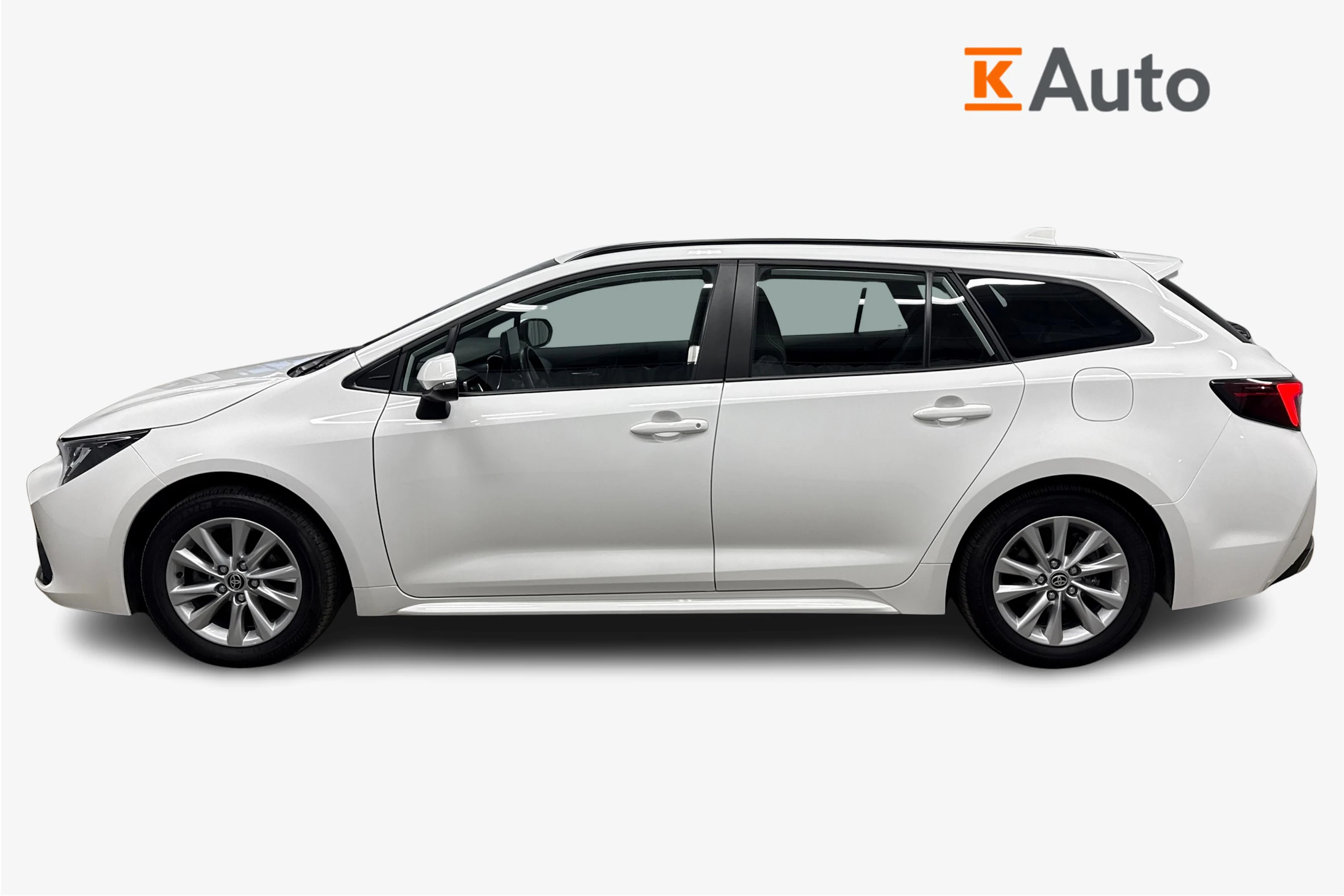 valkoinen Toyota Corolla 2024 kuva 5.