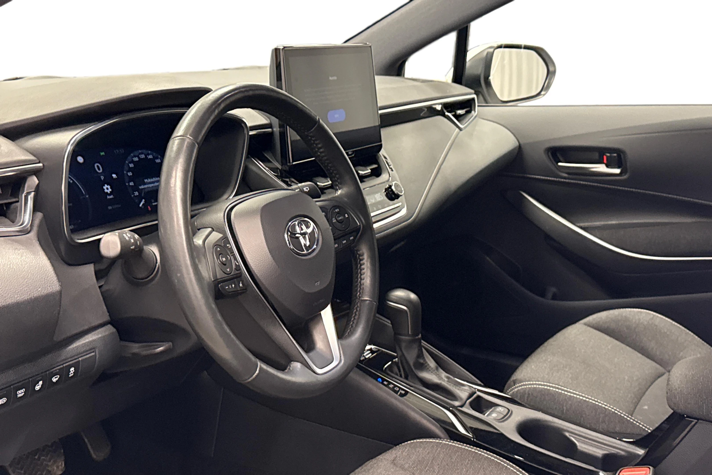 valkoinen Toyota Corolla 2024 kuva 6.