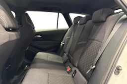 valkoinen Toyota Corolla 2024 kuva 8.