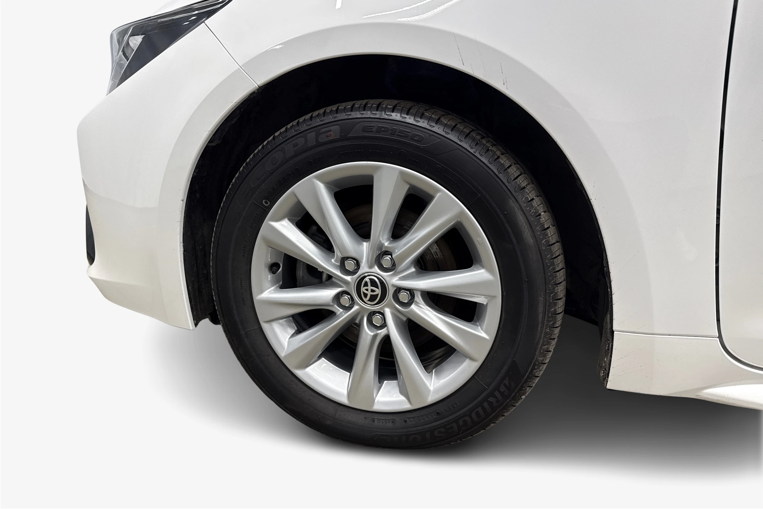 valkoinen Toyota Corolla 2024 kuva 9.