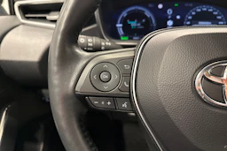 valkoinen Toyota Corolla 2024 kuva 11.