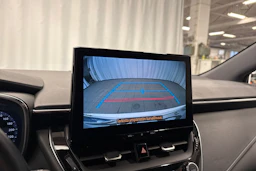 valkoinen Toyota Corolla 2024 kuva 16.