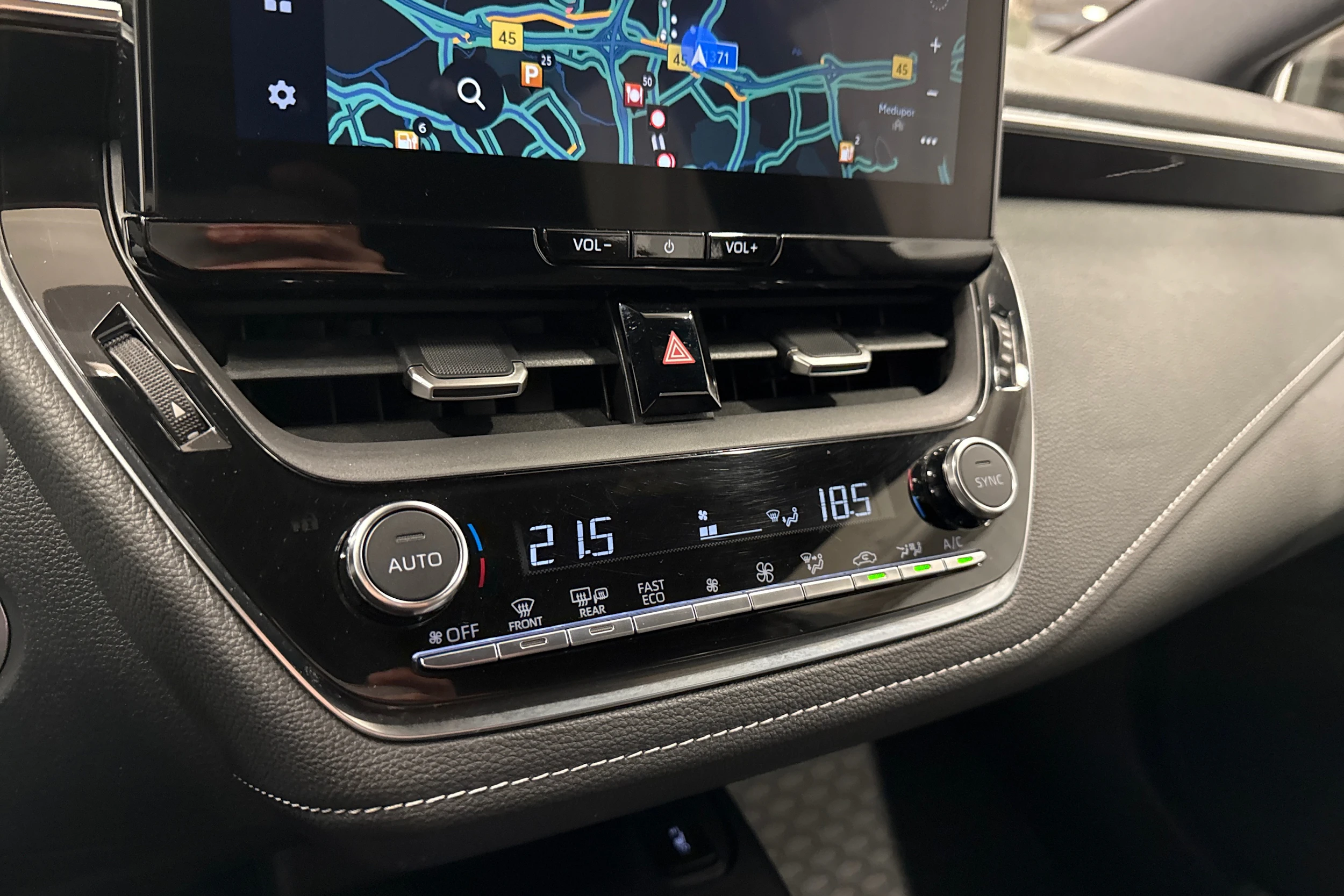 valkoinen Toyota Corolla 2024 kuva 18.