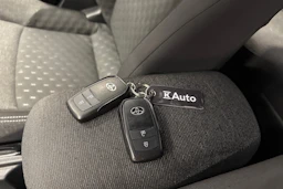 valkoinen Toyota Corolla 2024 kuva 22.