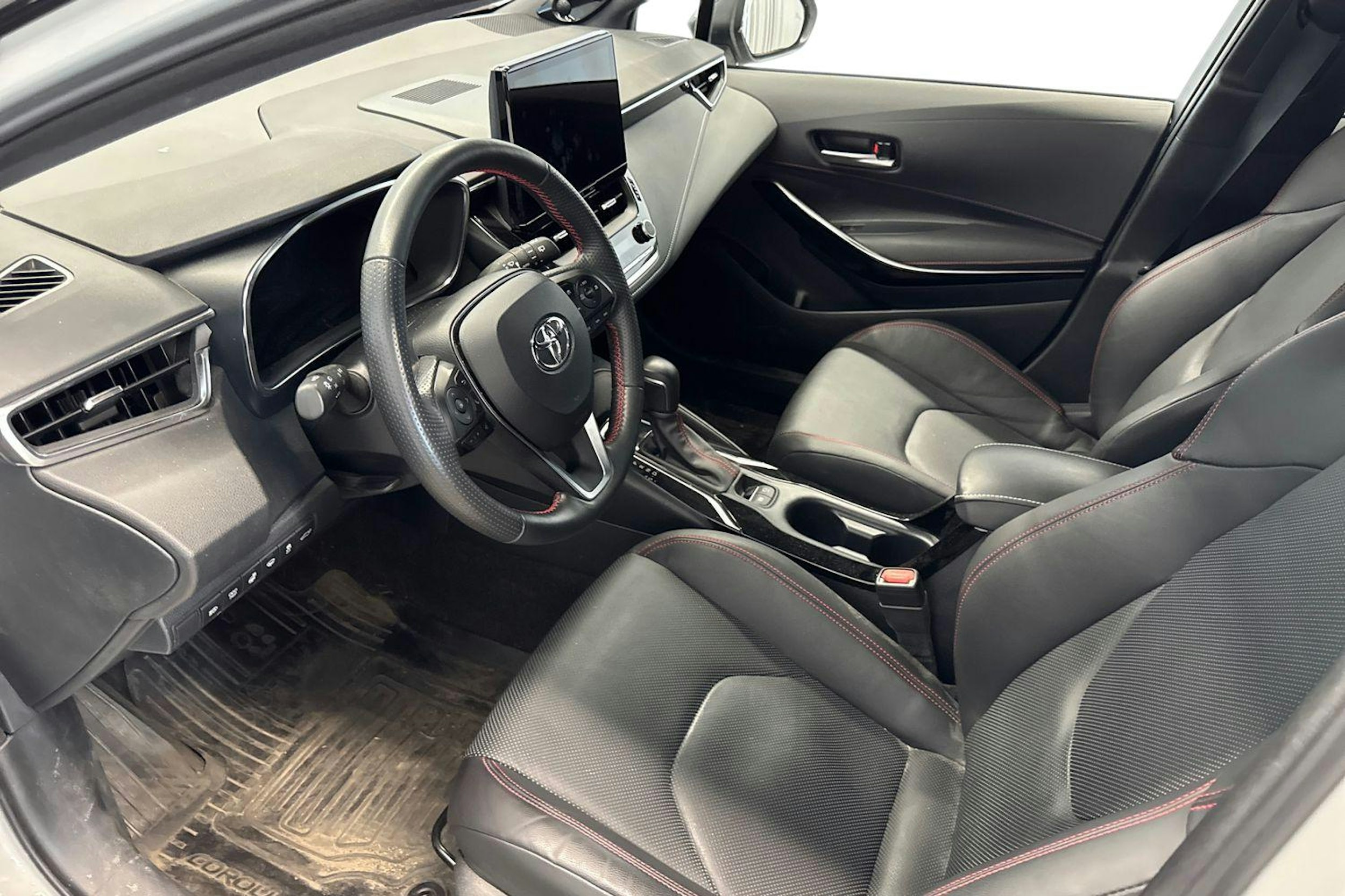 harmaa Toyota Corolla 2024 kuva 3.