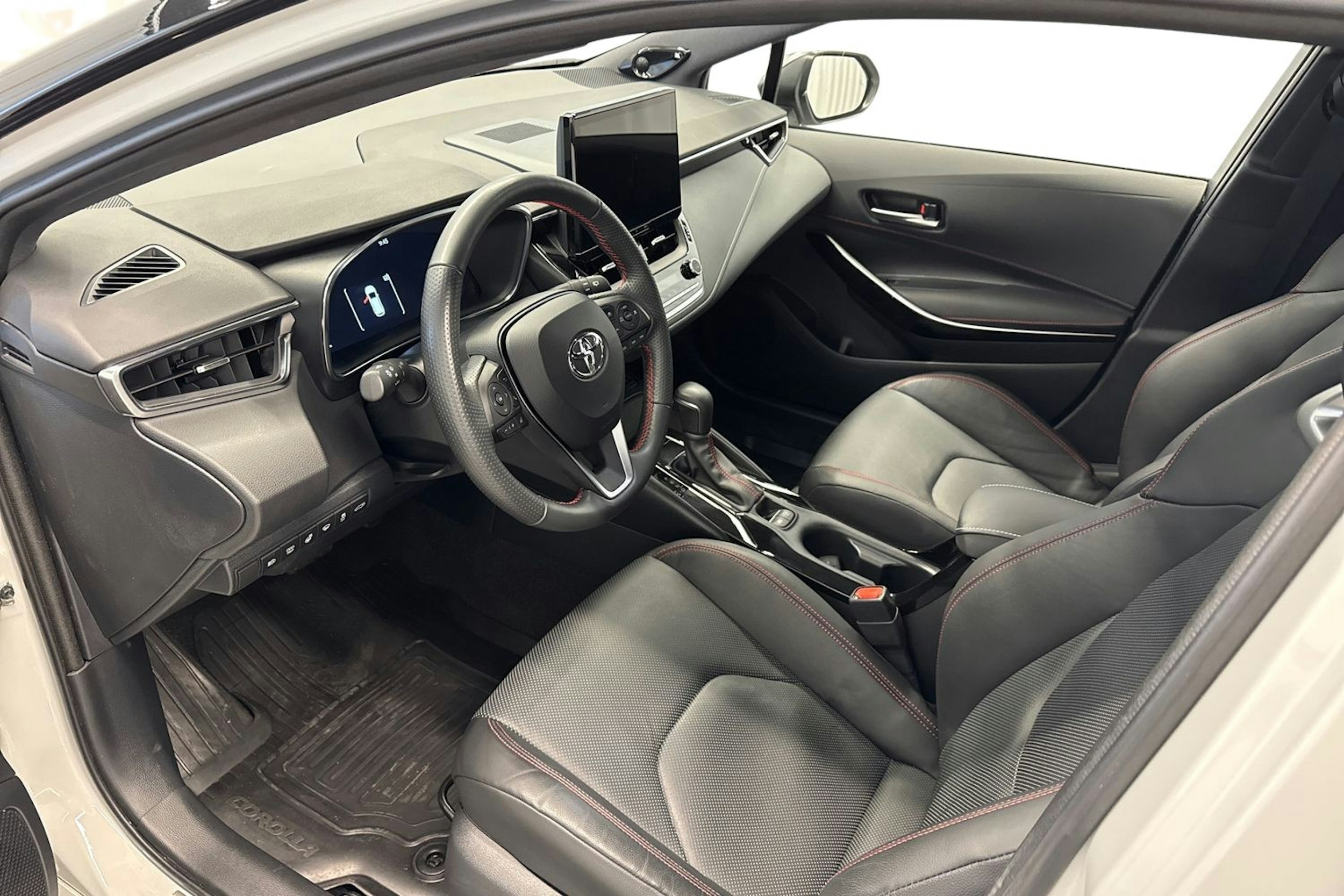 harmaa Toyota Corolla 2024 kuva 7.