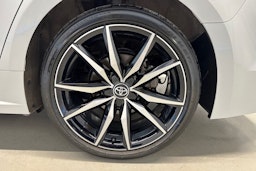 harmaa Toyota Corolla 2024 kuva 13.