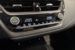 harmaa Toyota Corolla 2024 kuva 19.