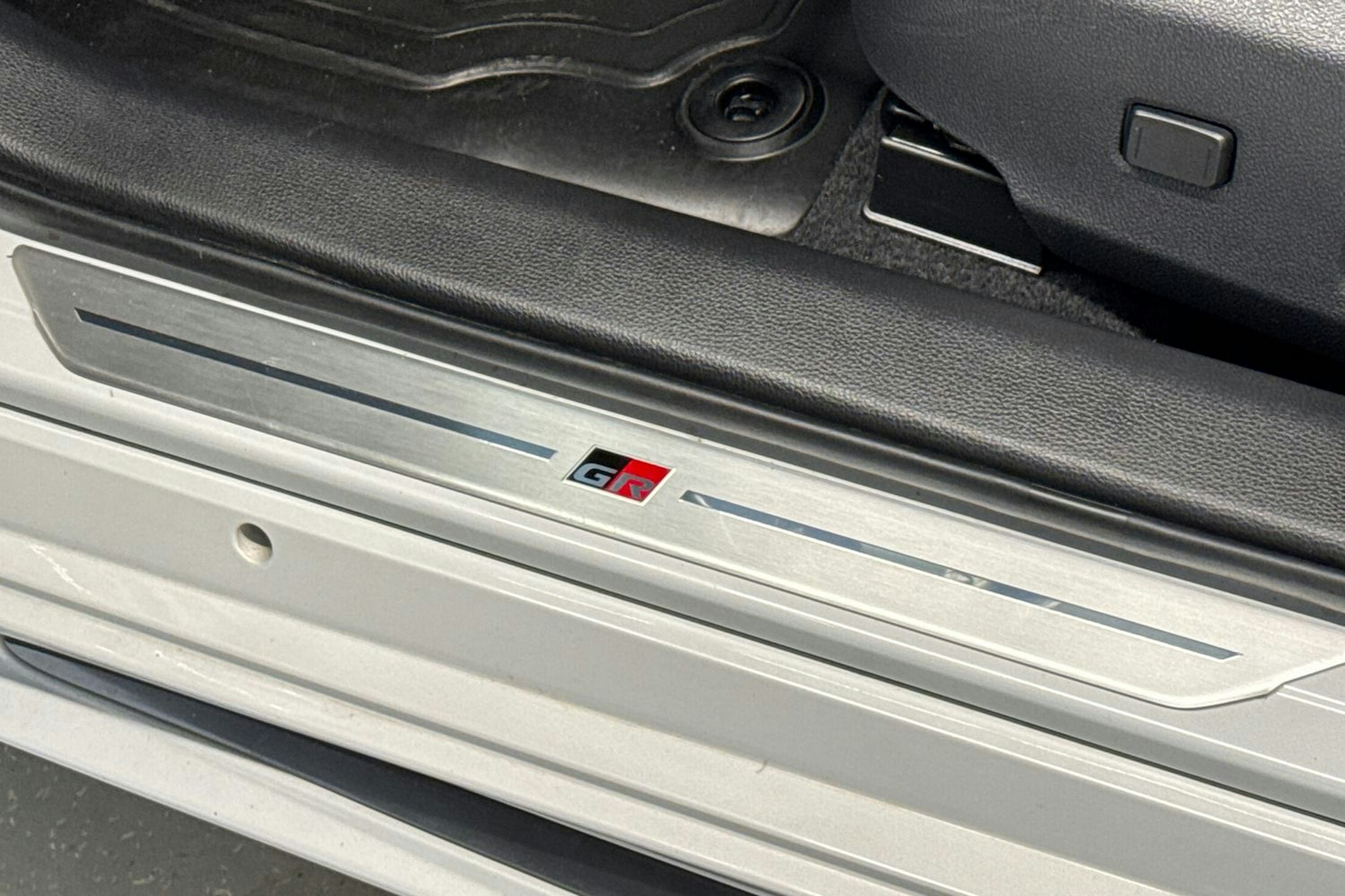 harmaa Toyota Corolla 2024 kuva 28.
