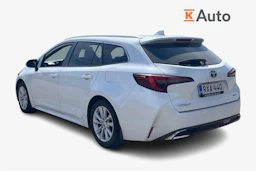 valkoinen Toyota Corolla 2024 kuva 2.