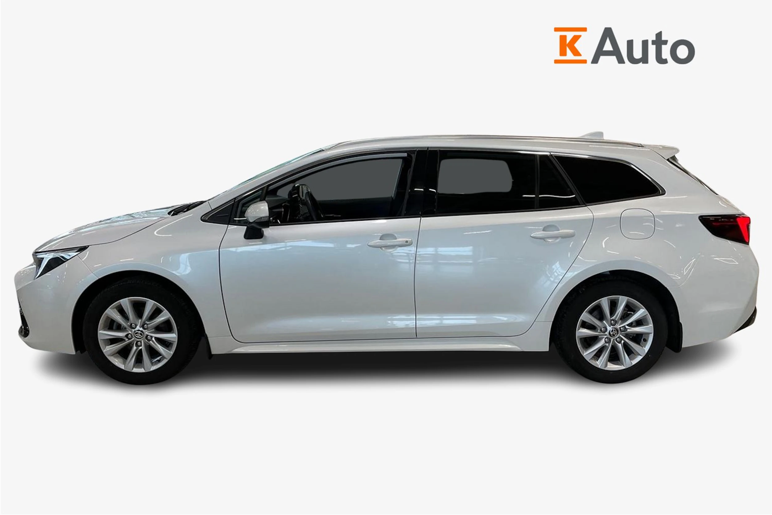 valkoinen Toyota Corolla 2024 kuva 7.