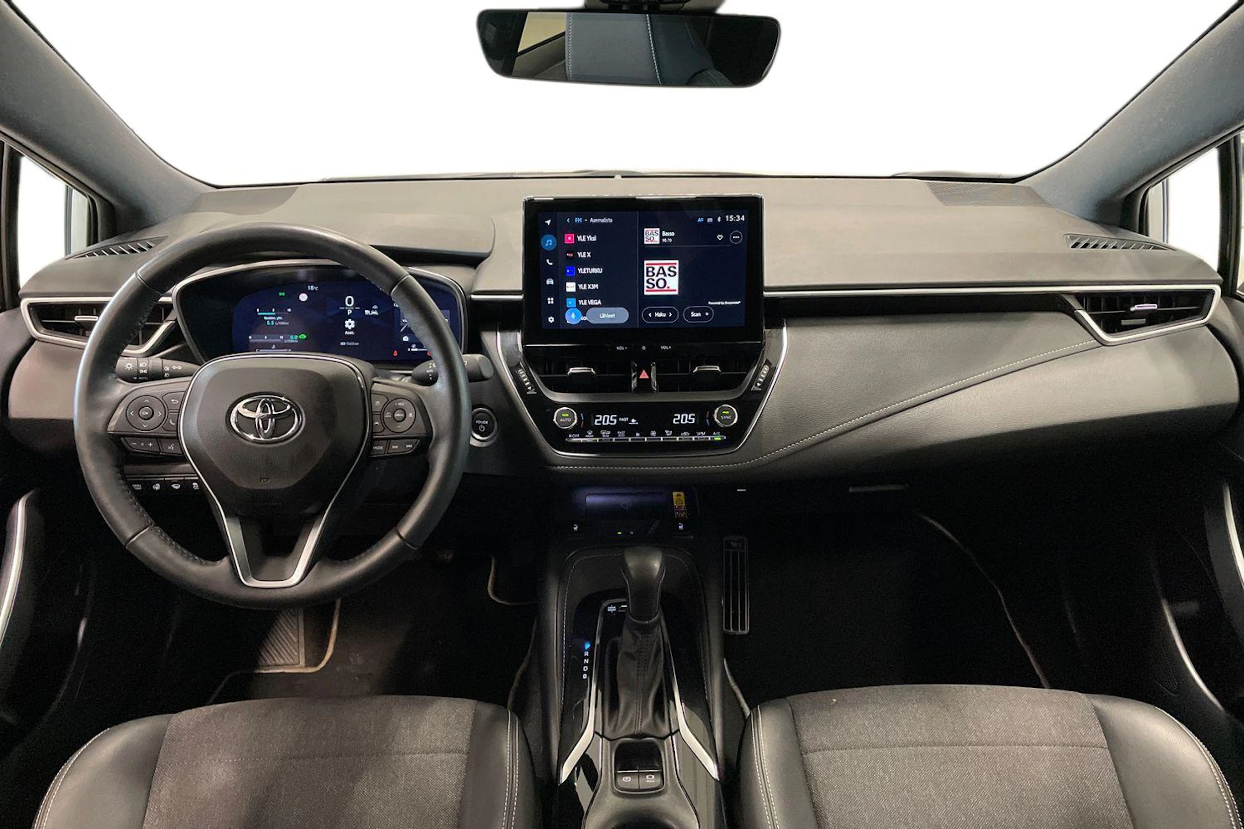 valkoinen Toyota Corolla 2024 kuva 9.