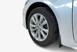 valkoinen Toyota Corolla 2024 kuva 12.