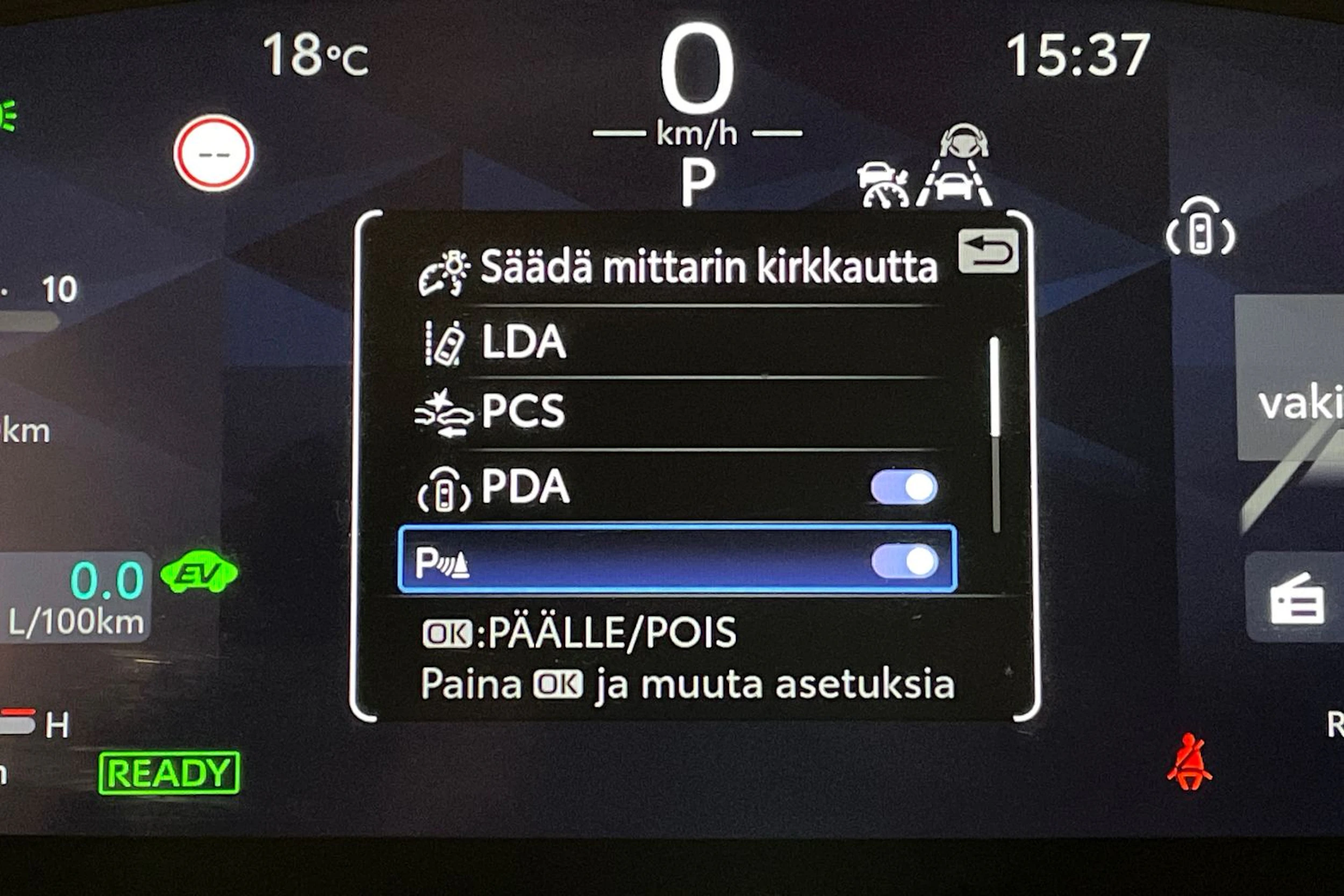 valkoinen Toyota Corolla 2024 kuva 18.