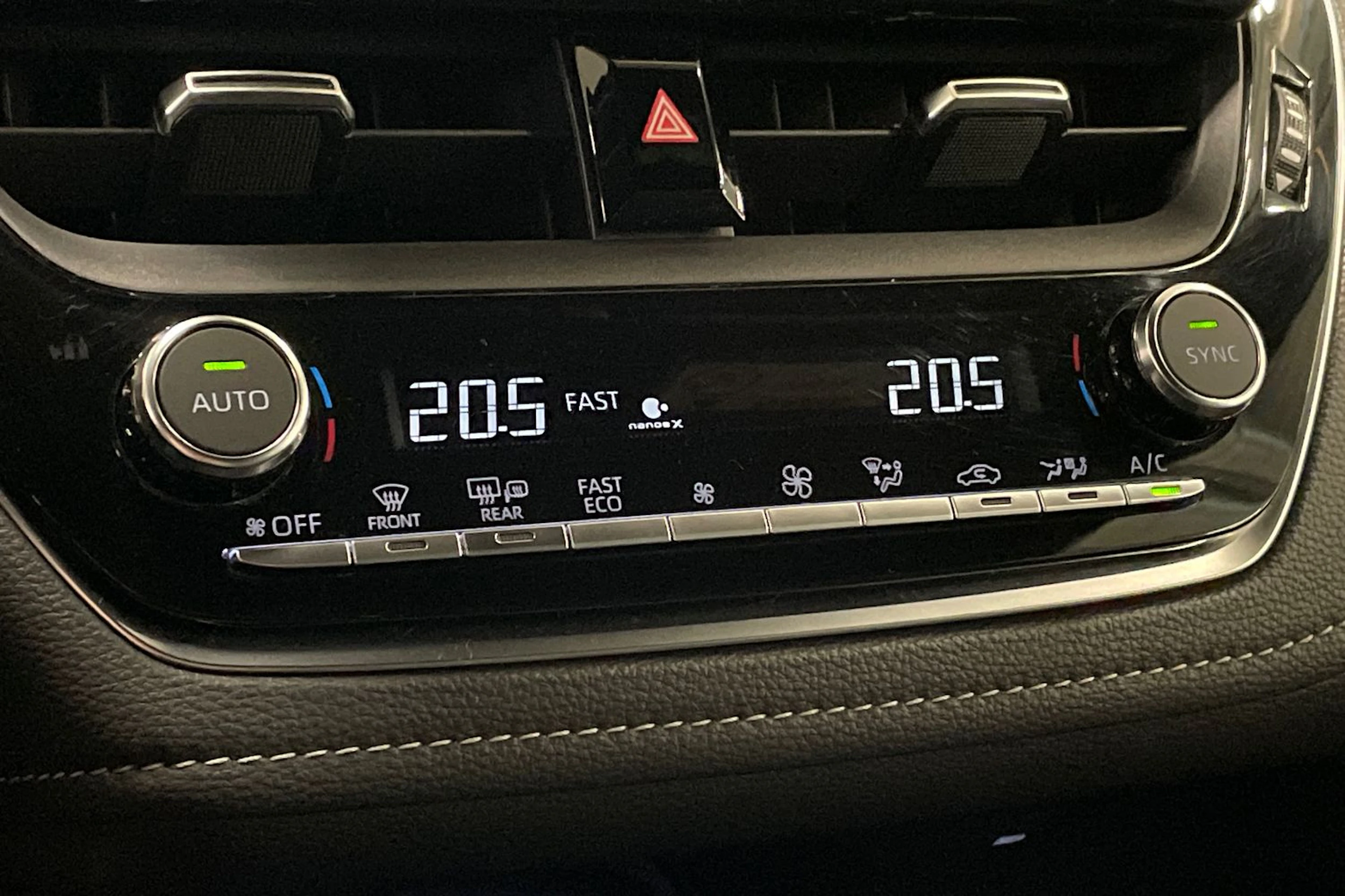 valkoinen Toyota Corolla 2024 kuva 27.