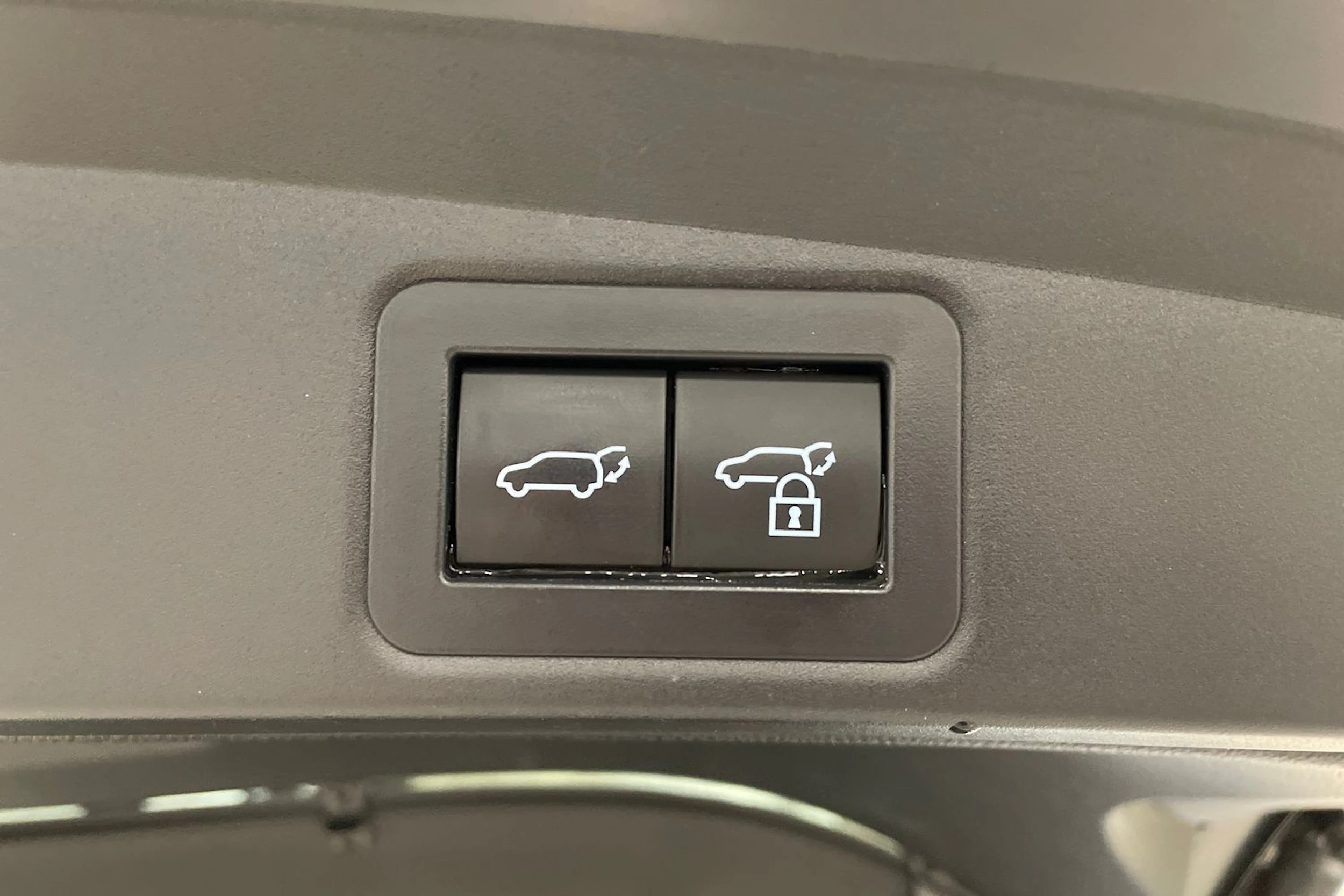 valkoinen Toyota Corolla 2024 kuva 32.