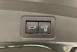 valkoinen Toyota Corolla 2024 kuva 32.