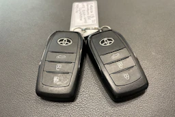 valkoinen Toyota Corolla 2024 kuva 34.