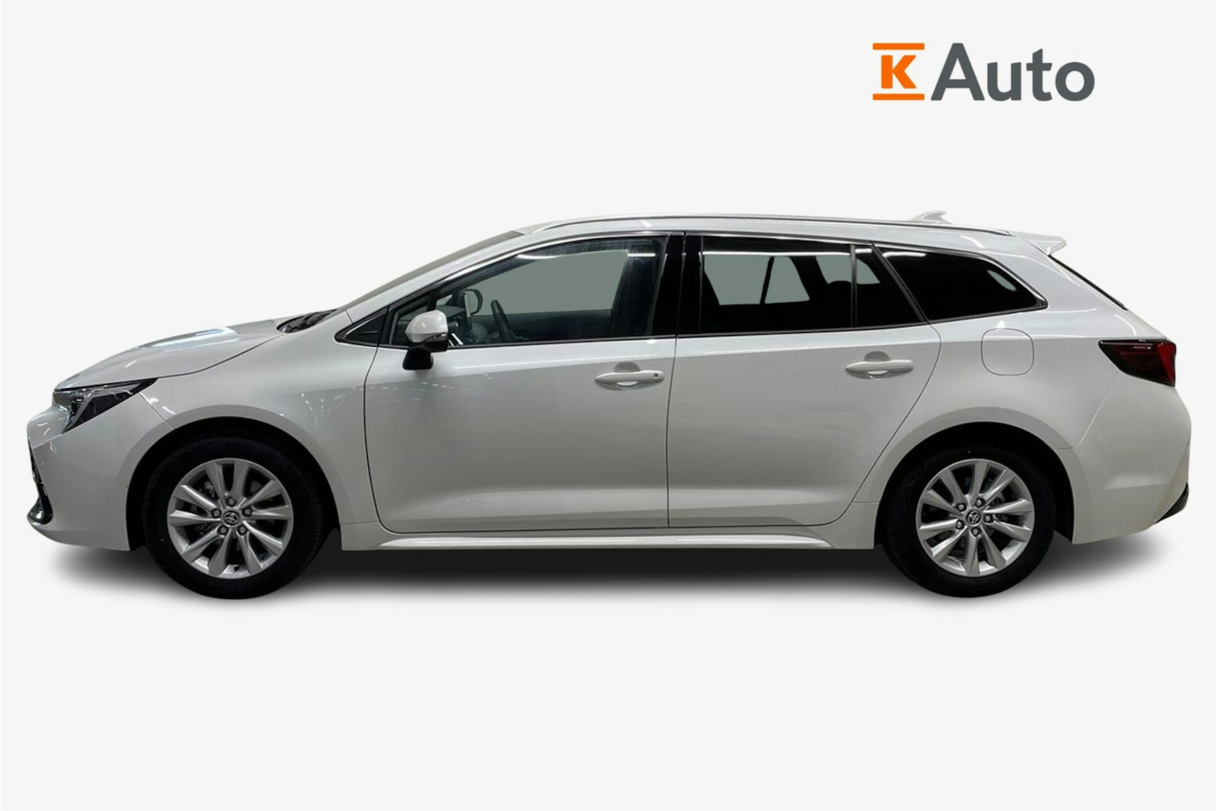 valkoinen Toyota Corolla 2024 kuva 6.