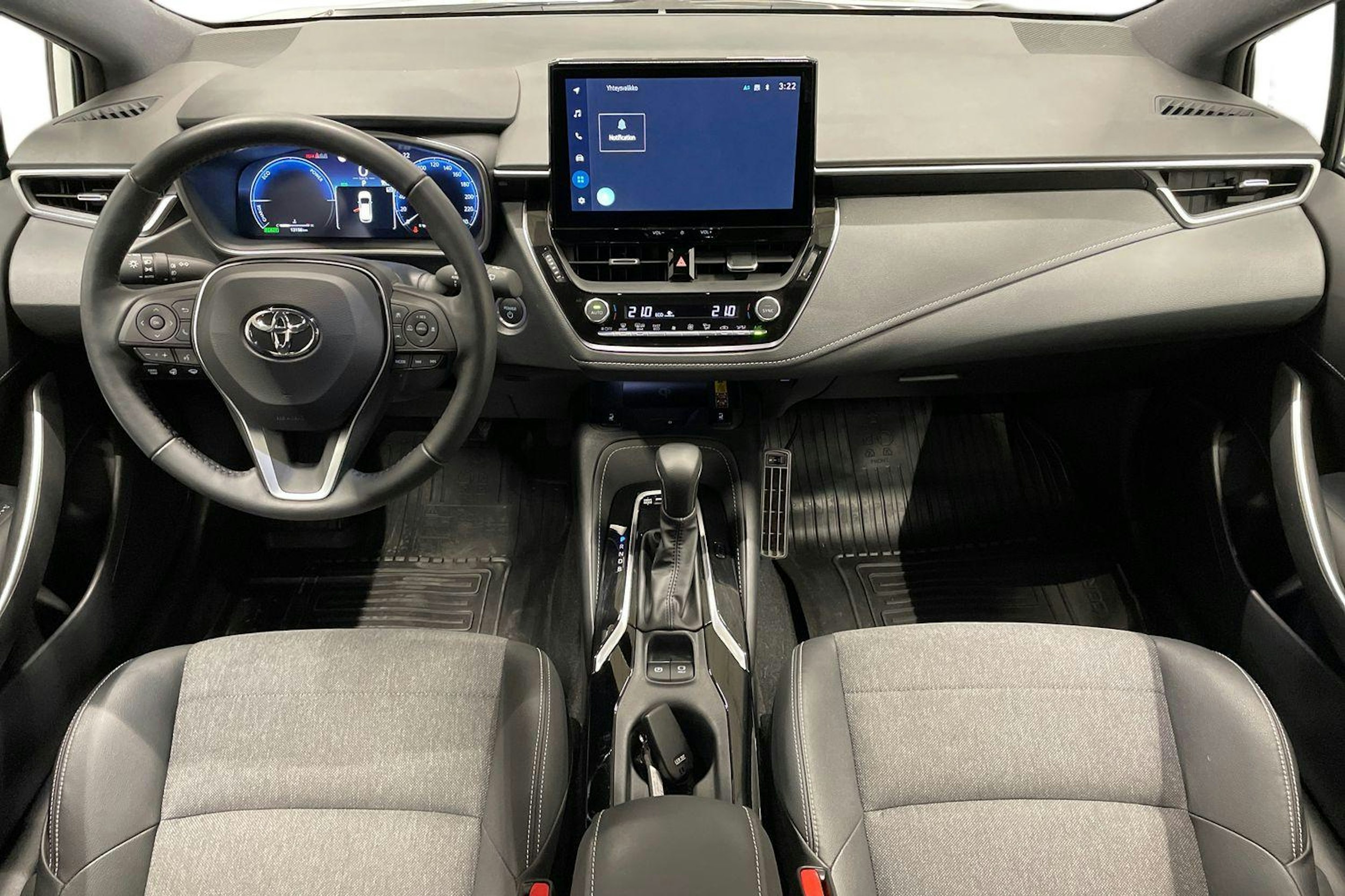 valkoinen Toyota Corolla 2024 kuva 9.