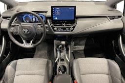 valkoinen Toyota Corolla 2024 kuva 9.