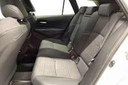 valkoinen Toyota Corolla 2024 kuva 10.