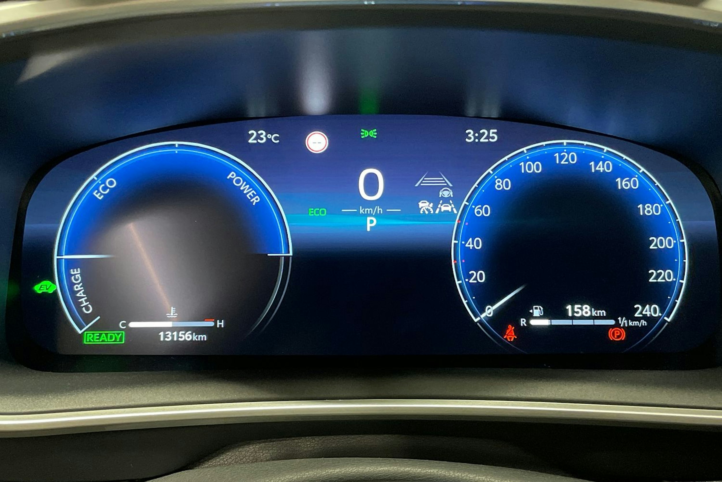 valkoinen Toyota Corolla 2024 kuva 15.