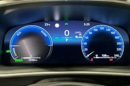 valkoinen Toyota Corolla 2024 kuva 15.